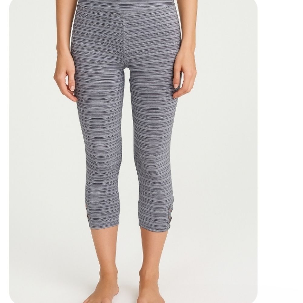 Live Live Dream Aero Small Active Cross Capri Legging Blue White Lattice Leg Gym